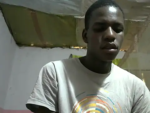 Snapshot of Bigras0011 chatting on 09/26/25, 05:11 Bigras0011 online show from 09/26/25, 05:11