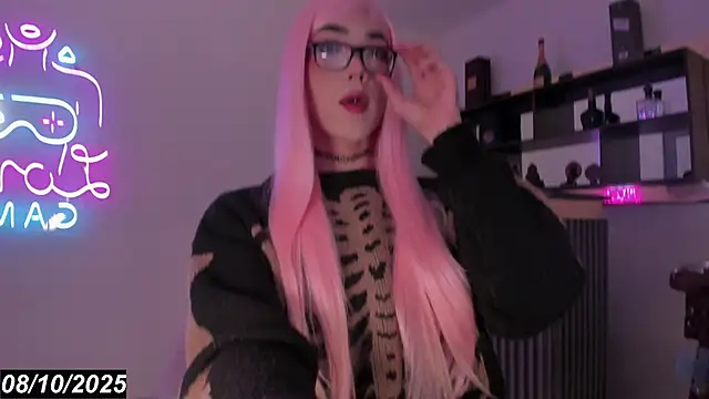 Snapshot of Bonnie_Luxury chatting on 10/08/25, 05:27 Bonnie Luxury online show from 10/08/25, 05:27