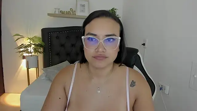 zoe danae  online show from 02/03/25, 12:14