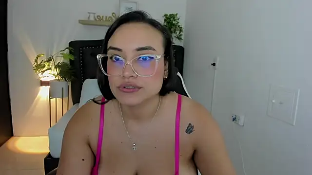 zoe danae  online show from 03/04/25, 12:01