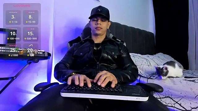 Aron Dark online show from 03/18/25, 10:57