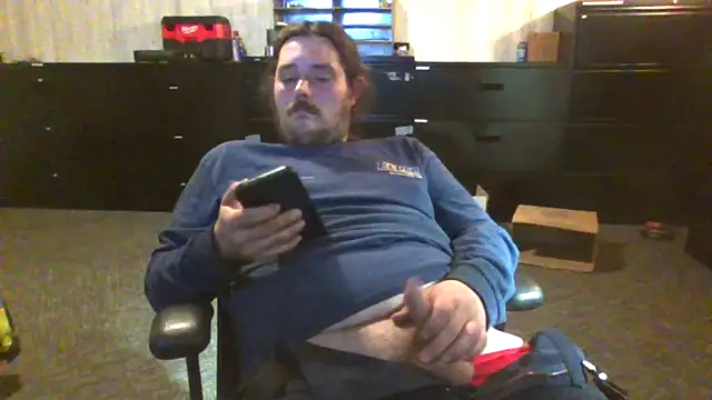 Snapshot of daddysmalldick502 chatting on 04/22/26, 05:14 daddysmalldick502 online show from 04/22/26, 05:14