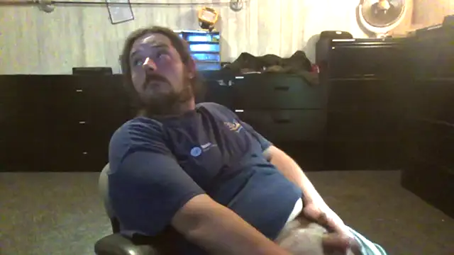 Snapshot of daddysmalldick502 chatting on 05/13/26, 02:03 daddysmalldick502 online show from 05/13/26, 02:03