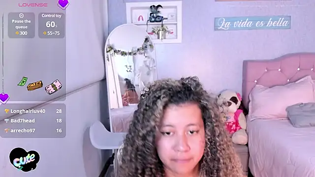 Kenia tompson01 online show from 03/19/25, 12:04