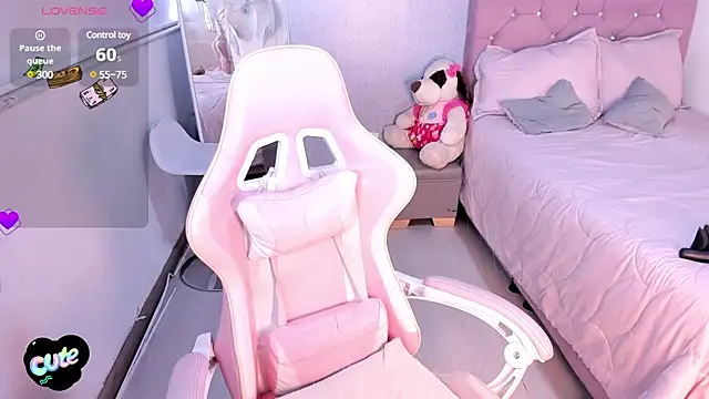 Kenia tompson01 online show from 03/21/25, 06:40