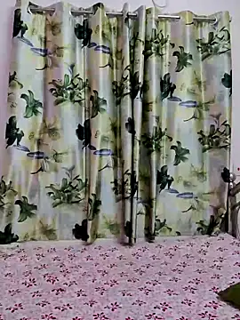 Snapshot of Natasha-143 chatting on 11/18/25, 07:18 Natasha-143 online show from 11/18/25, 07:18