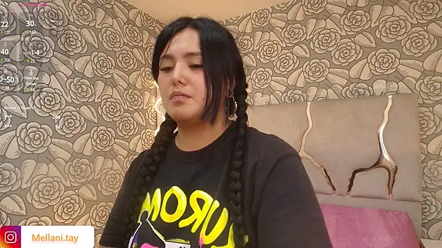 Snapshot of Mellani_tay chatting on 03/21/25, 07:33 Mellani tay online show from 03/21/25, 07:33