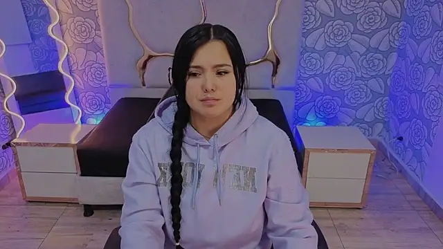 Snapshot of Mellani_tay chatting on 09/25/25, 03:21 Mellani tay online show from 09/25/25, 03:21