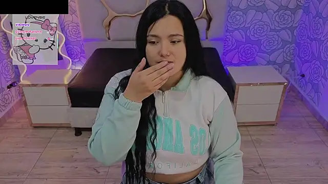 Snapshot of Mellani_tay chatting on 11/06/25, 03:18 Mellani tay online show from 11/06/25, 03:18