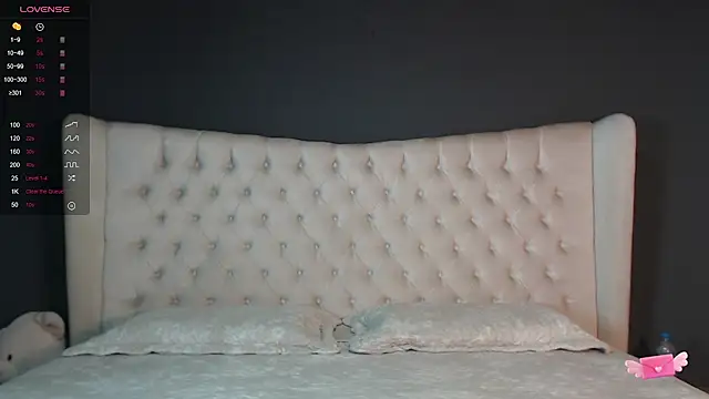 Snapshot of nichole_bree_ chatting on 01/20/25, 11:24 nichole bree  online show from 01/20/25, 11:24