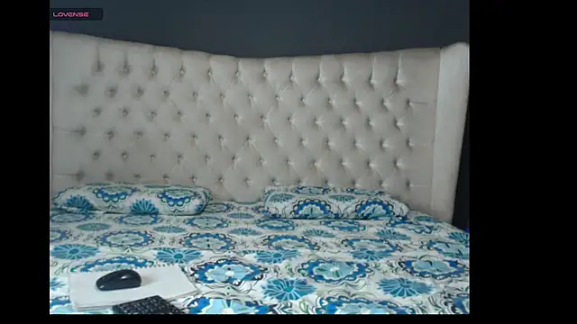 Snapshot of nichole_bree_ chatting on 09/12/25, 11:21 nichole bree  online show from 09/12/25, 11:21