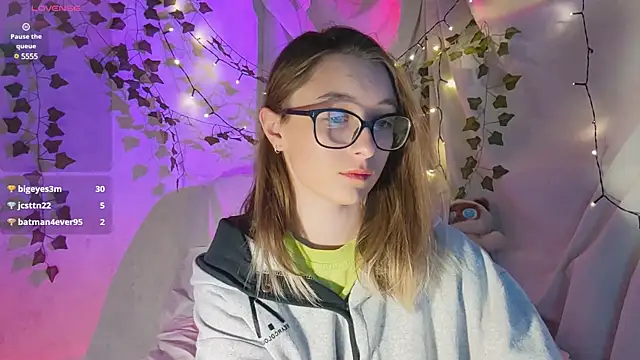 Snapshot of monlight__dana chatting on 12/02/24, 02:30 monlight dana online show from 12/02/24, 02:30