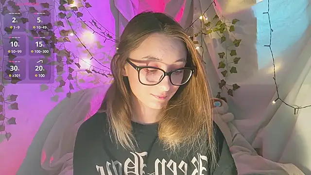 Snapshot of monlight__dana chatting on 12/04/24, 09:18 monlight dana online show from 12/04/24, 09:18