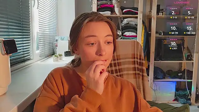 Snapshot of monlight__dana chatting on 02/09/25, 11:47 monlight dana online show from 02/09/25, 11:47