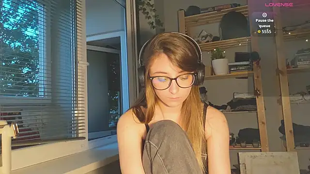 Snapshot of monlight__dana chatting on 09/20/25, 04:52 monlight dana online show from 09/20/25, 04:52