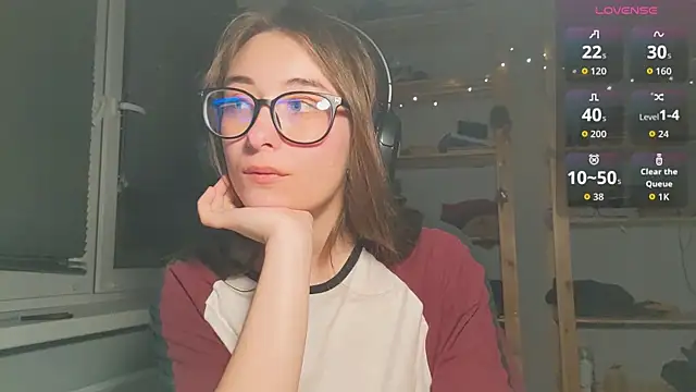 Snapshot of monlight__dana chatting on 11/11/25, 01:49 monlight dana online show from 11/11/25, 01:49