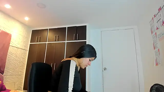 Charlotte Ice1 online show from 02/06/25, 03:31