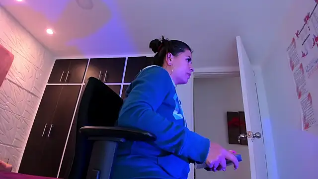 Charlotte Ice1 online show from 02/12/25, 05:16