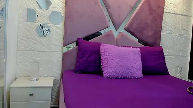 Charlotte Ice1 online show from 09/25/25, 04:11