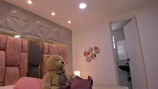 Charlotte Ice1 online show from 03/21/26, 04:21