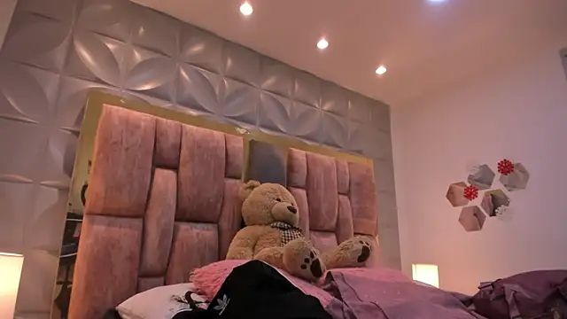 Charlotte Ice1 online show from 04/09/26, 05:07