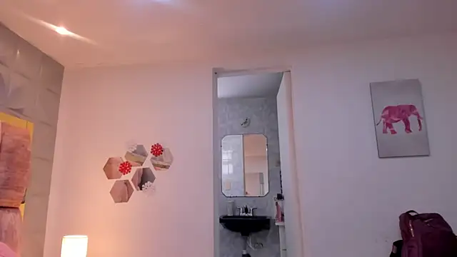 Charlotte Ice1 online show from 04/12/26, 03:50