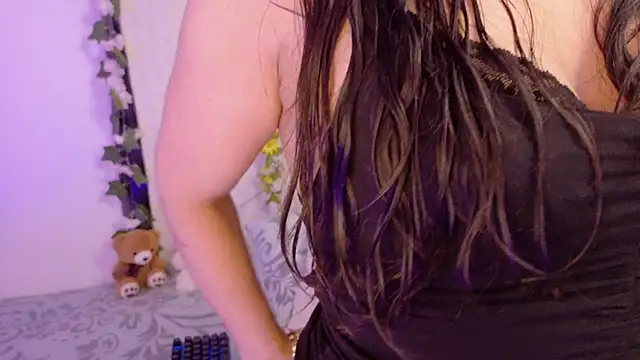 Snapshot of cattaleya1476 chatting on 11/12/25, 04:40 cattaleya1476 online show from 11/12/25, 04:40