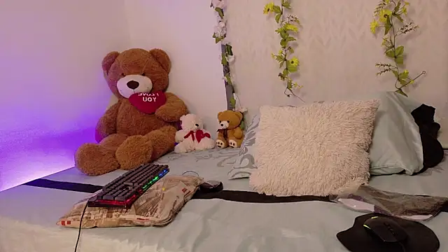 Snapshot of cattaleya1476 chatting on 11/17/25, 04:46 cattaleya1476 online show from 11/17/25, 04:46