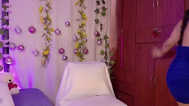 Snapshot of cattaleya1476 chatting on 12/15/25, 01:15 cattaleya1476 online show from 12/15/25, 01:15