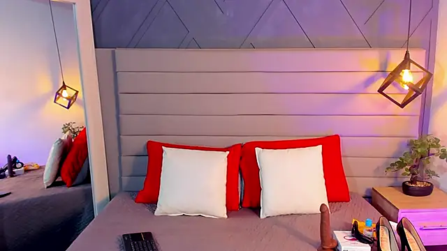 LadyLuminary online show from 10/31/25, 07:48