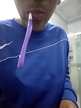 Snapshot of -_Anny_- chatting on 11/07/25, 06:46 - Anny - online show from 11/07/25, 06:46