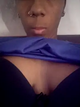 Snapshot of -_Anny_- chatting on 11/07/25, 07:14 - Anny - online show from 11/07/25, 07:14