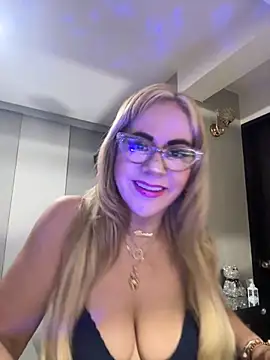 LARIANA RIVERA23 online show from 10/31/25, 04:24