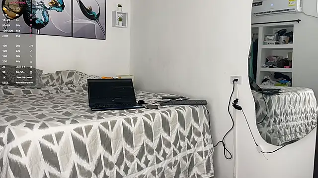 wendy alejo1712 online show from 10/31/25, 12:33