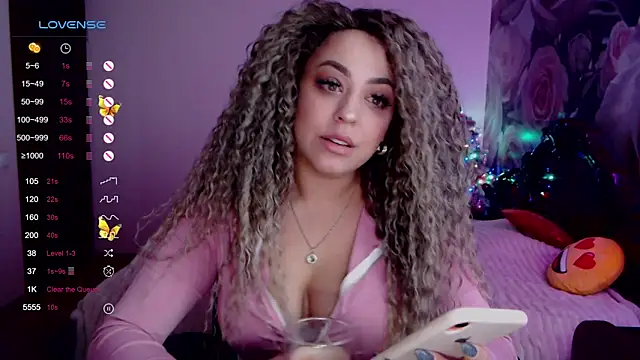 Snapshot of _Just_a_queen_3 chatting on 12/14/24, 06:09 Just a queen 3 online show from 12/14/24, 06:09