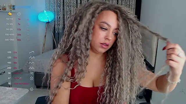 Snapshot of _Just_a_queen_3 chatting on 10/16/25, 09:43 Just a queen 3 online show from 10/16/25, 09:43