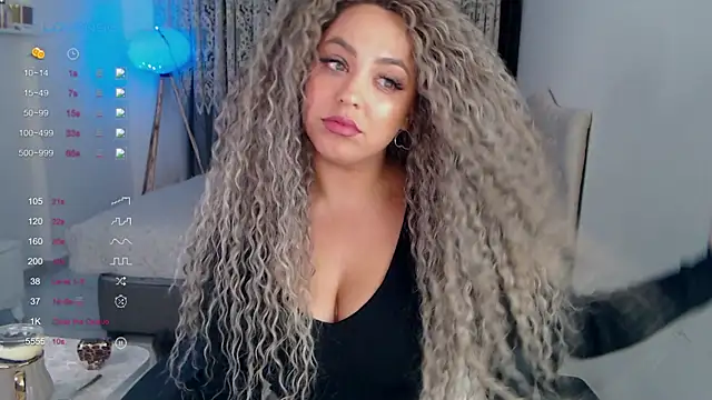 Snapshot of _Just_a_queen_3 chatting on 10/17/25, 05:04 Just a queen 3 online show from 10/17/25, 05:04
