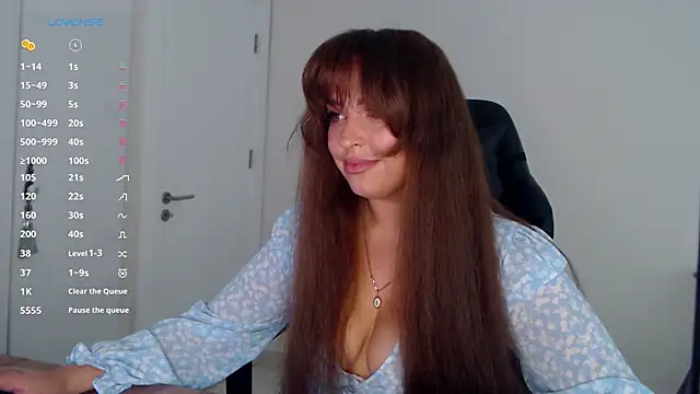  Just a queen 3 online show from 04/14/26, 06:03