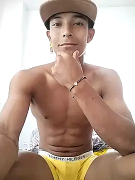 Snapshot of Demiansteven2 chatting on 02/21/25, 10:04 Demiansteven2 online show from 02/21/25, 10:04