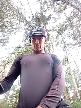 Snapshot of Demiansteven2 chatting on 10/05/25, 04:27 Demiansteven2 online show from 10/05/25, 04:27