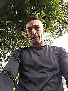 Snapshot of Demiansteven2 chatting on 10/11/25, 04:27 Demiansteven2 online show from 10/11/25, 04:27