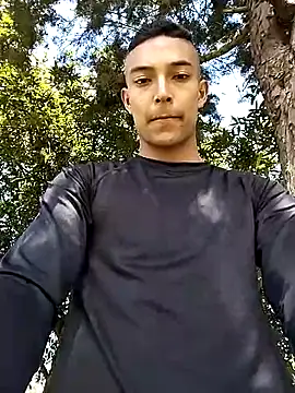 Snapshot of Demiansteven2 chatting on 10/18/25, 05:35 Demiansteven2 online show from 10/18/25, 05:35