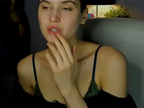 Snapshot of sarah_perfect chatting on 11/09/25, 10:46 sarah perfect online show from 11/09/25, 10:46