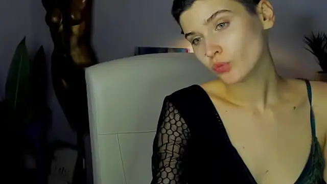 Snapshot of sarah_perfect chatting on 11/11/25, 02:17 sarah perfect online show from 11/11/25, 02:17