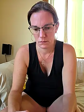 SpiceLea online show from 09/17/25, 04:19