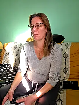 SpiceLea online show from 10/23/25, 01:10