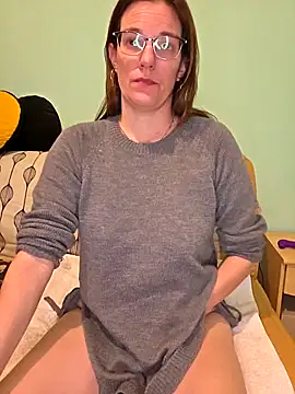 Snapshot of SpiceLea chatting on 01/06/26, 05:05 SpiceLea online show from 01/06/26, 05:05