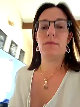 SpiceLea online show from 04/14/26, 07:47