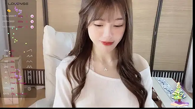 Snapshot of Yuuuuuly chatting on 12/17/24, 12:22 Yuuuuuly online show from 12/17/24, 12:22