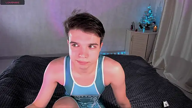 Snapshot of tailer_ chatting on 12/19/25, 07:43 tailer online show from 12/19/25, 07:43